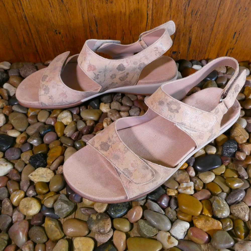 NIB!! Easy Spirit Hartwell Sandals Size 7M Brown Leather Floral Print - Picture 4 of 10